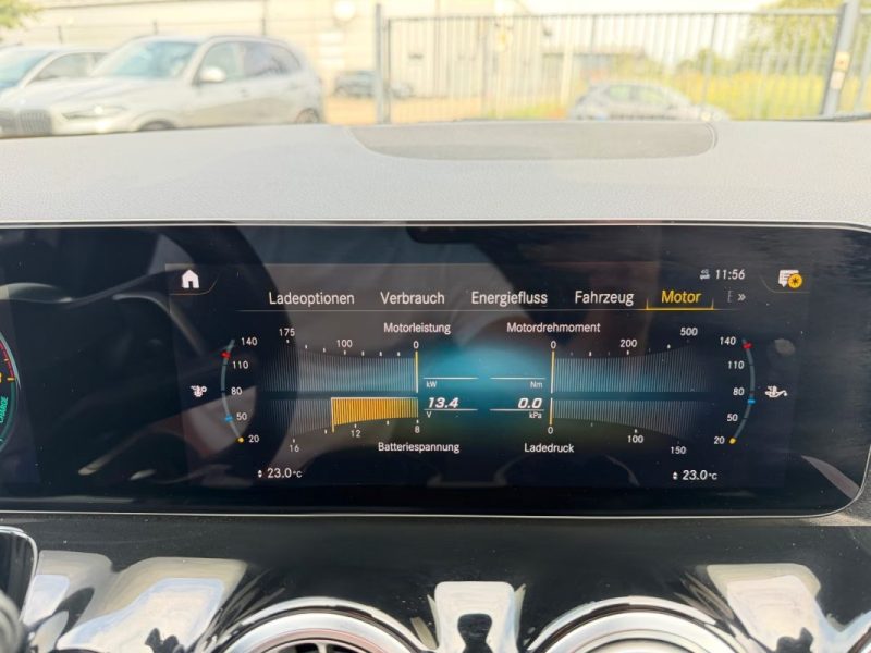 MERCEDES-BENZ GLA 250 E AMG PANO ACC 2022