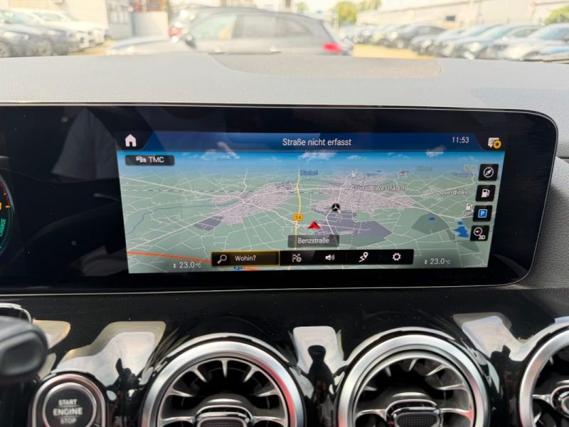 MERCEDES-BENZ GLA 250 E AMG PANO ACC 2022