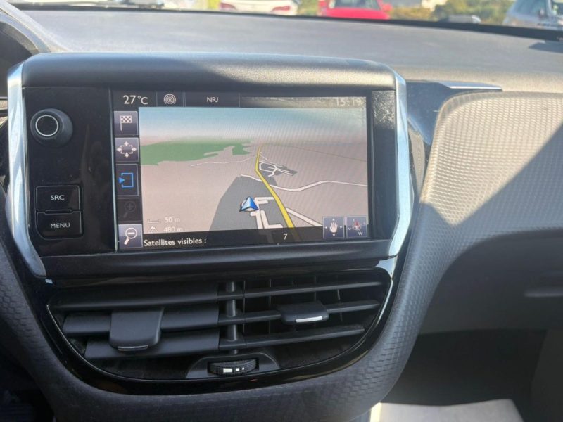 PEUGEOT 208 1.2 VTI 82 S&S STYLE 