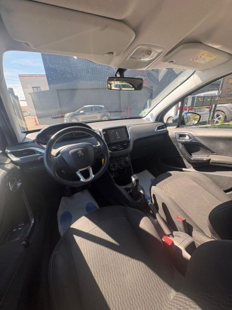 PEUGEOT 208 1.2 VTI 82 S&S STYLE 