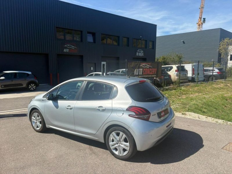 PEUGEOT 208 1.2 VTI 82 S&S STYLE 