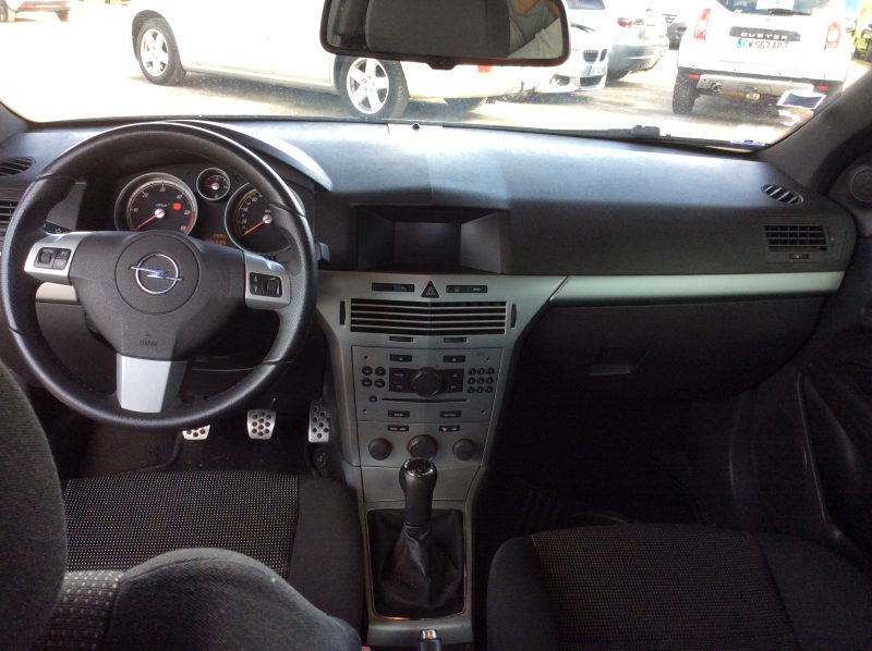 OPEL ASTRA GTC 2007