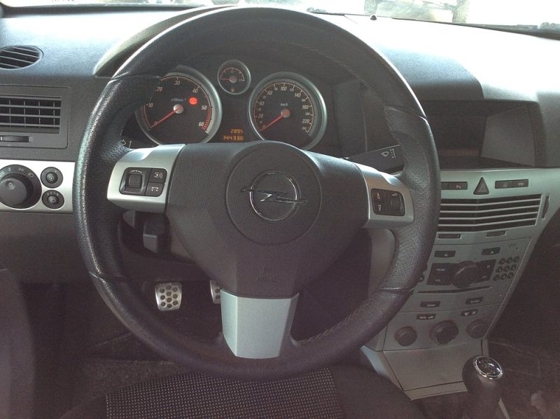 OPEL ASTRA GTC 2007