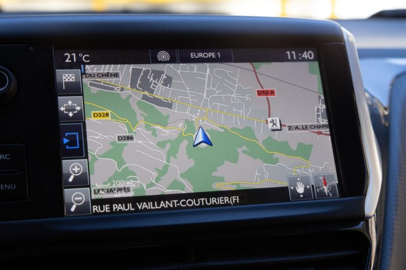 PEUGEOT 208 1.2 PURE TECH 110 ALLURE BUSINESS 2017