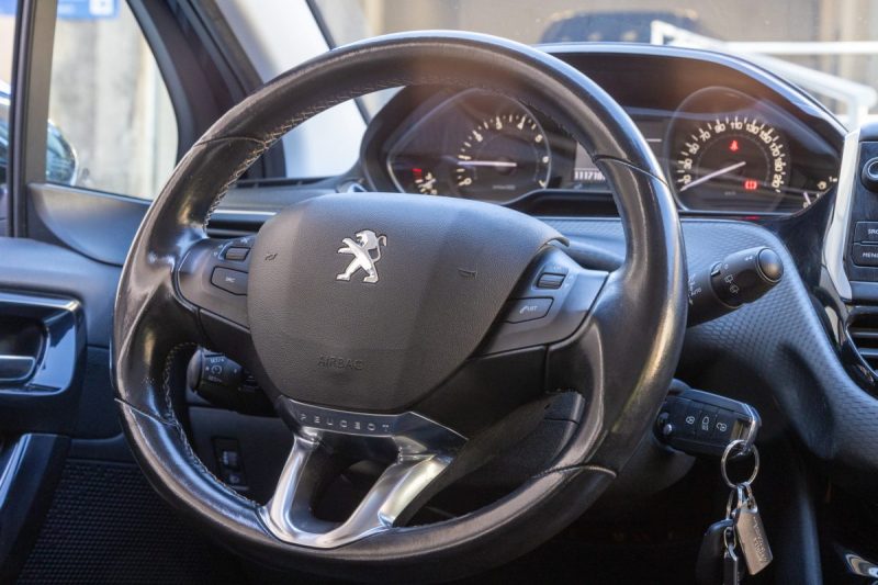 PEUGEOT 208 1.2 PURE TECH 110 ALLURE BUSINESS 2017