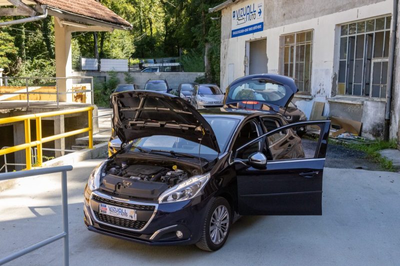 PEUGEOT 208 1.2 PURE TECH 110 ALLURE BUSINESS 2017