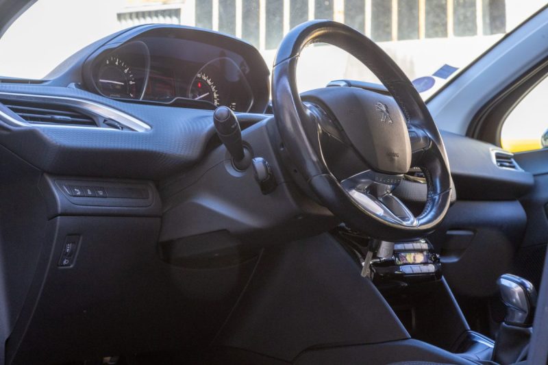 PEUGEOT 208 1.2 PURE TECH 110 ALLURE BUSINESS 2017