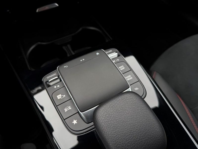 MERCEDES-BENZ CLA 200 AMG 2022