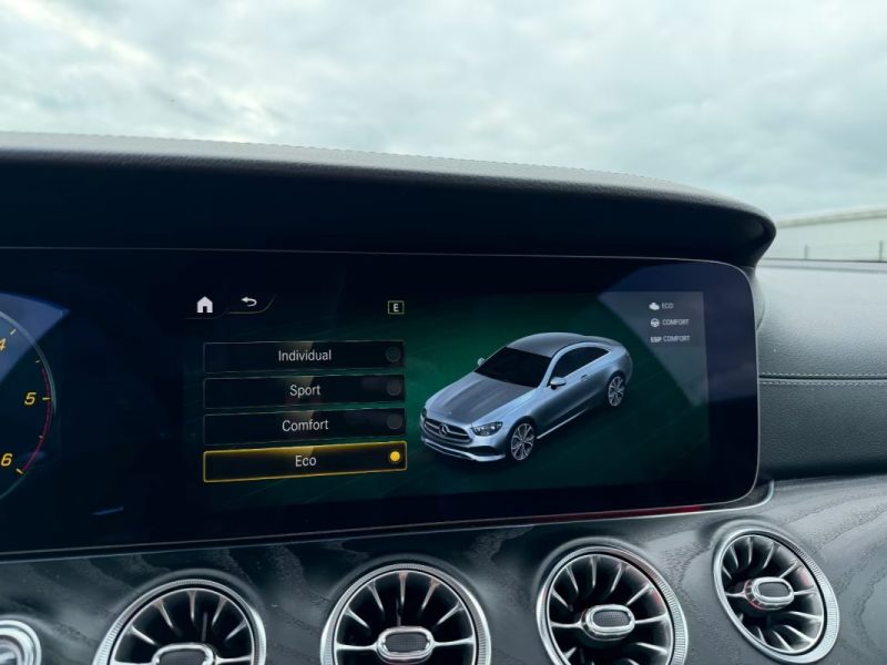 MERCEDES-BENZ E 220 D AMG COUPE FULL 2023