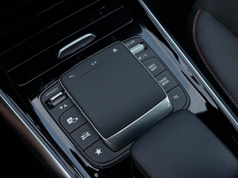 MERCEDES-BENZ GLA 200 D AMG DISTRONIC+ 2023