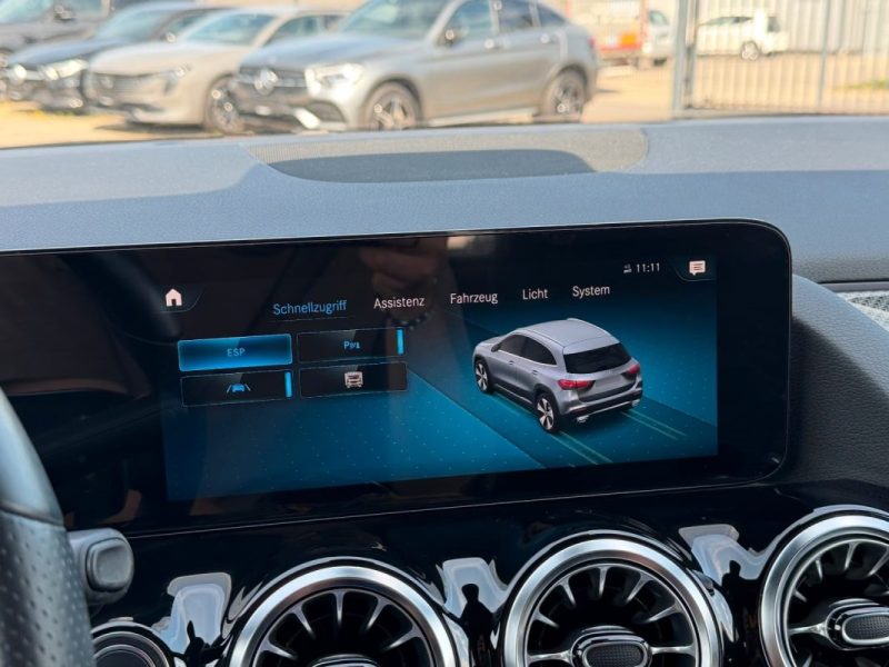 MERCEDES-BENZ GLA 200 D AMG DISTRONIC+ 2023
