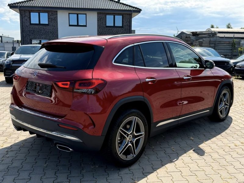 MERCEDES-BENZ GLA 200 D AMG DISTRONIC+ 2023