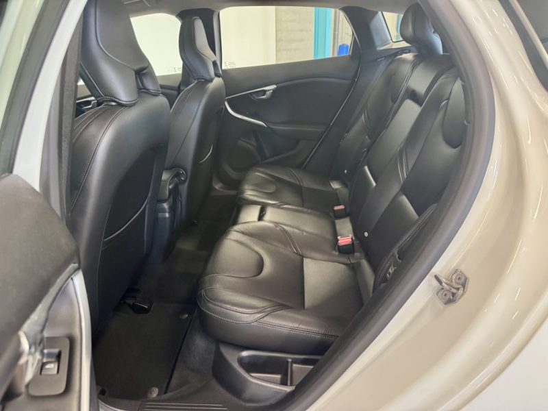 VOLVO V40 T2 2.0 TI 122ch Signature Edition BVM6 5 portes