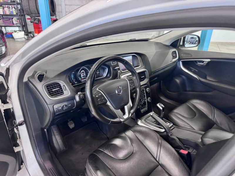 VOLVO V40 T2 2.0 TI 122ch Signature Edition BVM6 5 portes