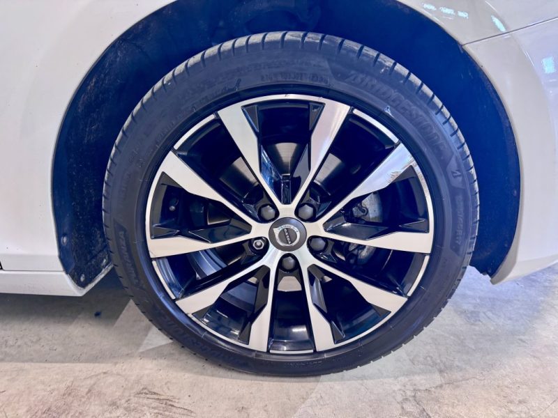 VOLVO V40 T2 2.0 TI 122ch Signature Edition BVM6 5 portes