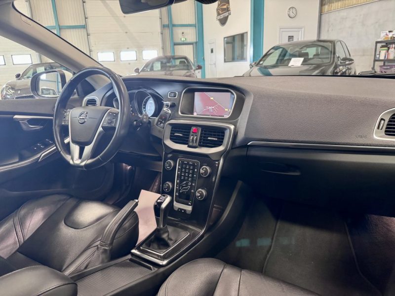 VOLVO V40 T2 2.0 TI 122ch Signature Edition BVM6 5 portes