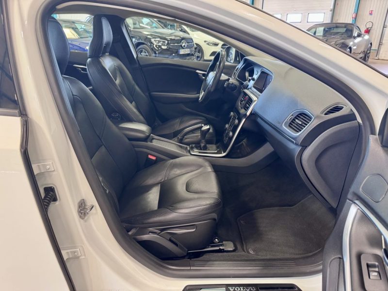 VOLVO V40 T2 2.0 TI 122ch Signature Edition BVM6 5 portes