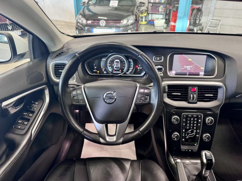VOLVO V40 T2 2.0 TI 122ch Signature Edition BVM6 5 portes