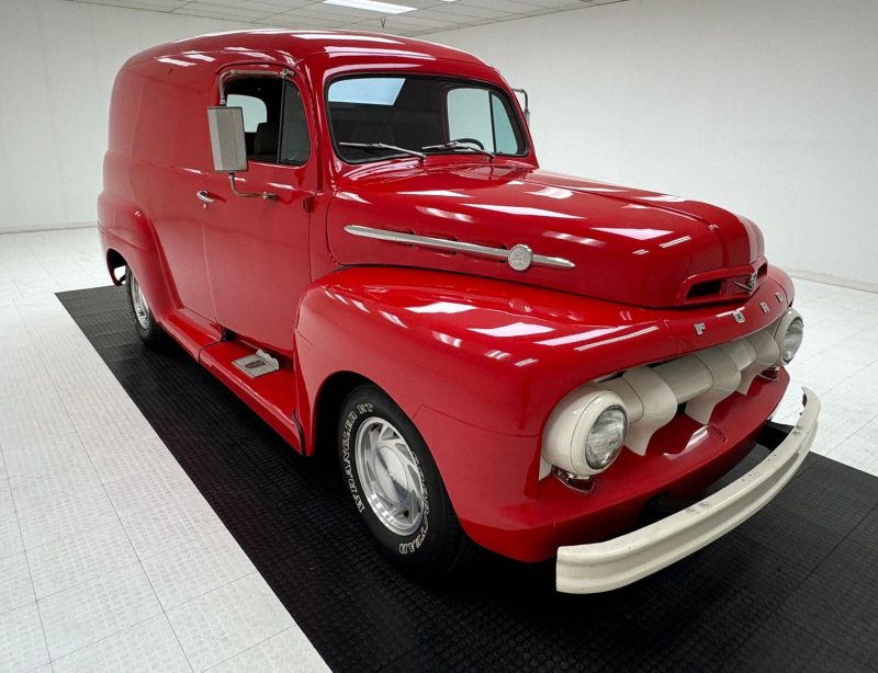 FORD  F100 PANEL DELIVERY TRUCK  1951