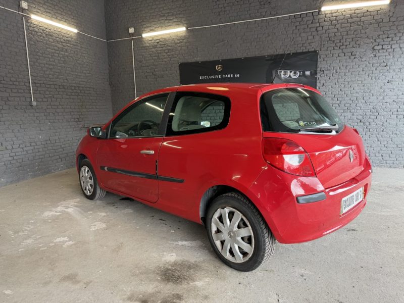 RENAULT  CLIO 3 1.2I 75CH PRIVILEGE 