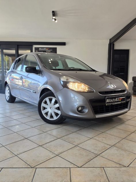 RENAULT  CLIO 3 1.5 DCI 90 CH 2011 - Révision complète - CT OK - Garantie 12 mois ou 15000km 