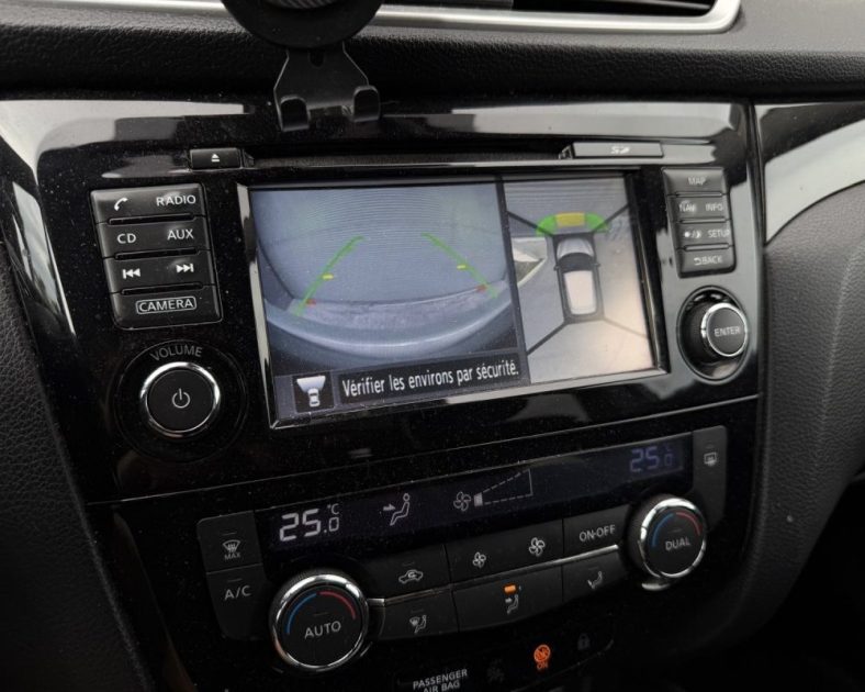 NISSAN QASHQAI 1.6 dCi 130 CV N-CONNECTA - ATTELAGE - CAMERA DE RECUL - ENTRETIEN COMPLET
