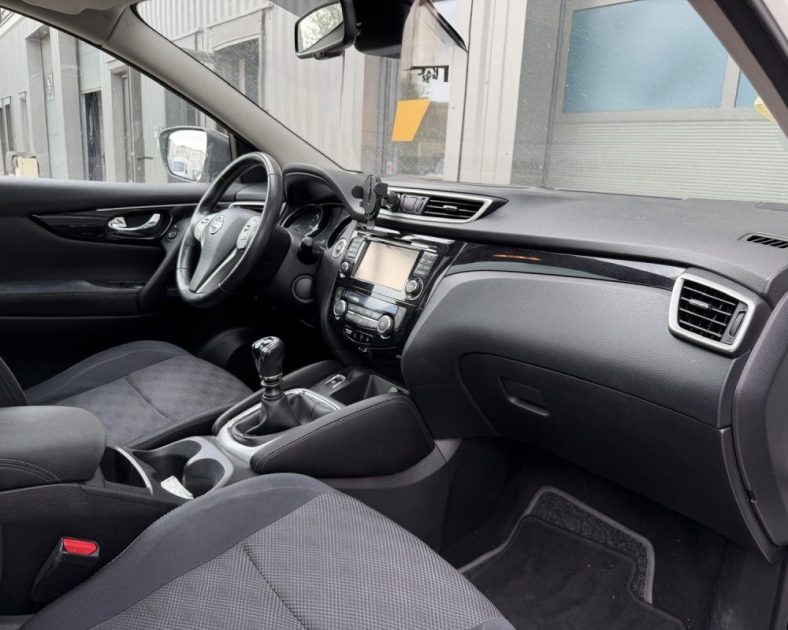 NISSAN QASHQAI 1.6 dCi 130 CV N-CONNECTA - ATTELAGE - CAMERA DE RECUL - ENTRETIEN COMPLET