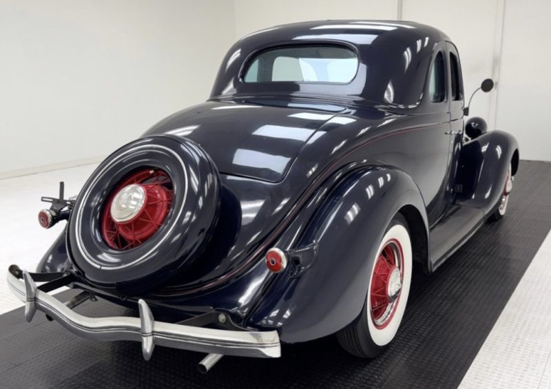 1935 Ford Model 48 V8 Series  Coupé 5-Window