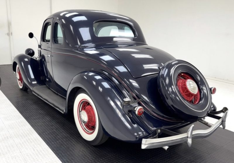 1935 Ford Model 48 V8 Series  Coupé 5-Window