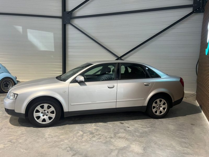 AUDI - A4 - 1.9 TDI - 101 cv -  REFERENCE - 2002 - 306 000 km - Attelage 