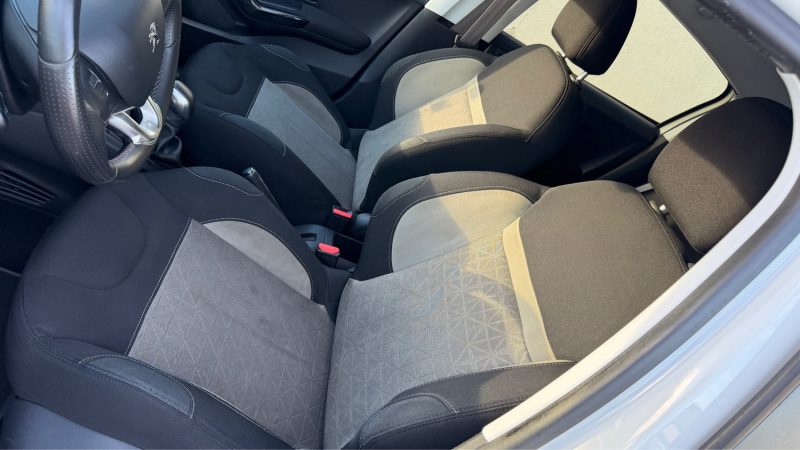 PEUGEOT 208 1.2 VTI 82 ENVI  2014
