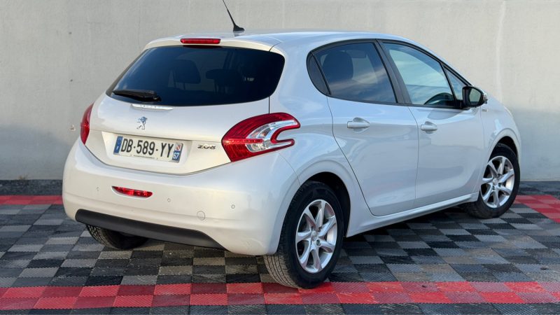 PEUGEOT 208 1.2 VTI 82 ENVI  2014