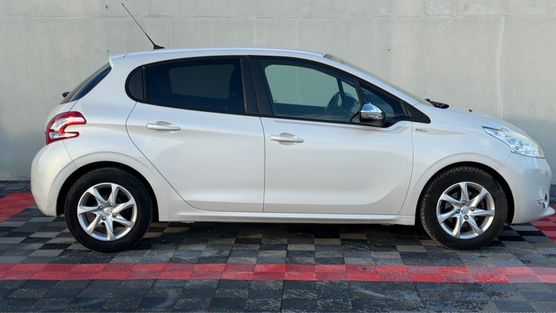 PEUGEOT 208 1.2 VTI 82 ENVI  2014