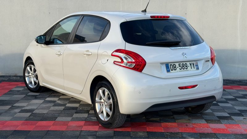 PEUGEOT 208 1.2 VTI 82 ENVI  2014