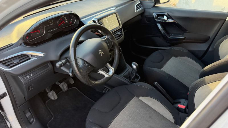 PEUGEOT 208 1.2 VTI 82 ENVI  2014