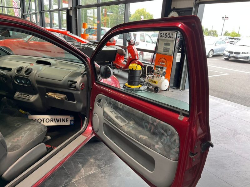 🚗 RENAULT TWINGO EXPRESSION 1.2 60ch 📊 76 750 km 🔌 Vitres électriques 🛞 Direction assistée