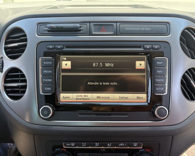 Volkswagen Tiguan 2.0 TDI 140 ch Lounge BlueMotion 2015 — ENTRETIEN COMPLET - RADARS Avant / Arrière