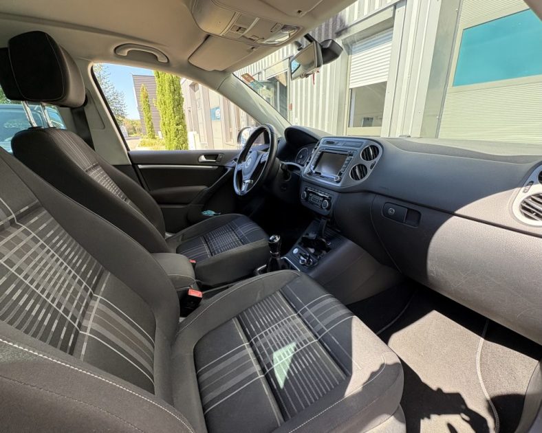 Volkswagen Tiguan 2.0 TDI 140 ch Lounge BlueMotion 2015 — ENTRETIEN COMPLET - RADARS Avant / Arrière