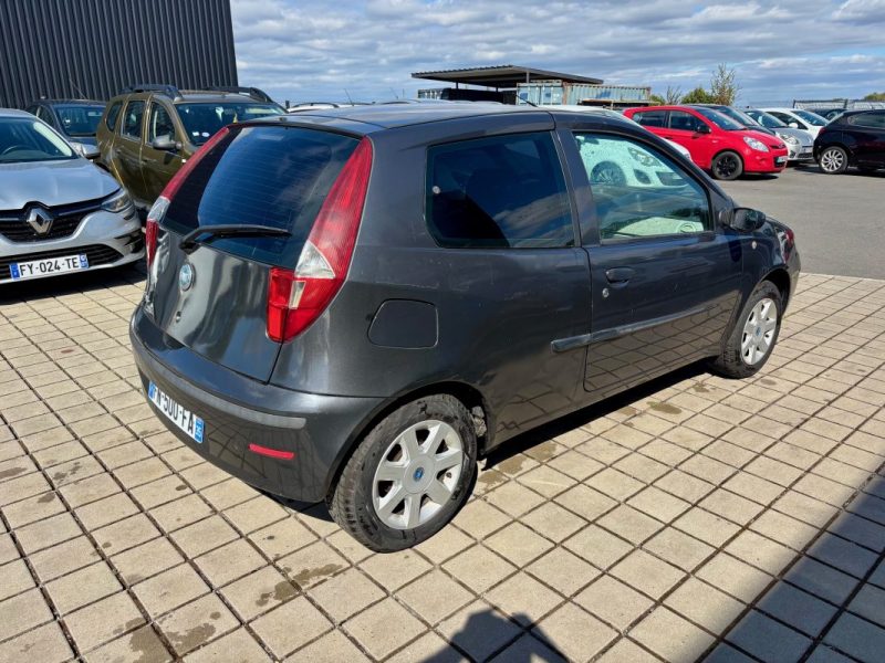 FIAT PUNTO 1.2i 60 CH 2005 FINITION TEAM