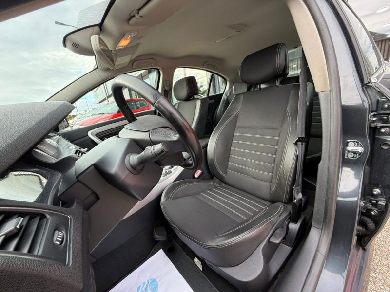Renault Laguna III 2.0 DCi 130Ch Black Edition