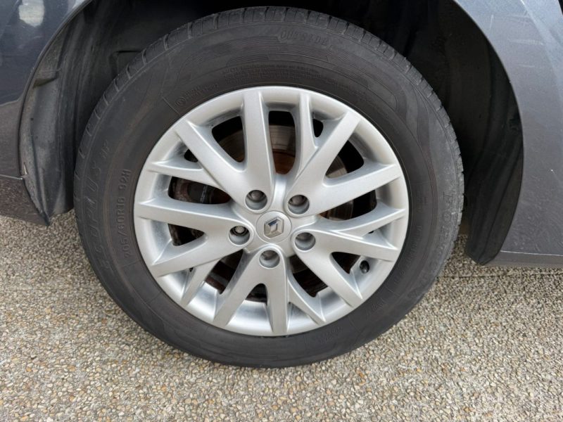 Renault Laguna III 2.0 DCi 130Ch Black Edition