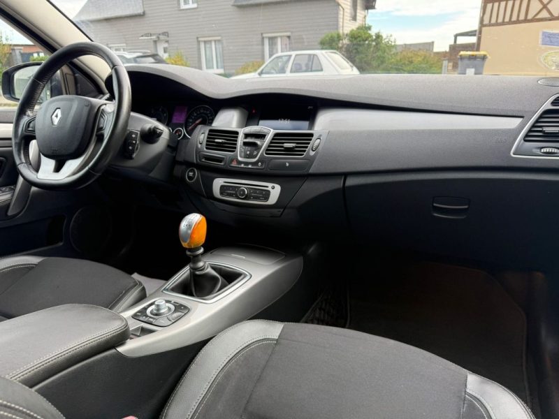 Renault Laguna III 2.0 DCi 130Ch Black Edition