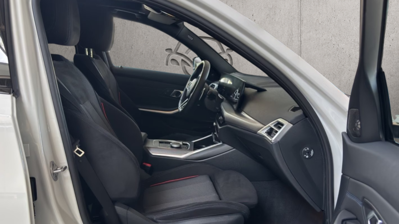BMW 330E TOURING M SPORT 2025
