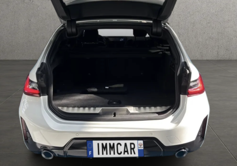 BMW 330E TOURING M SPORT 2025