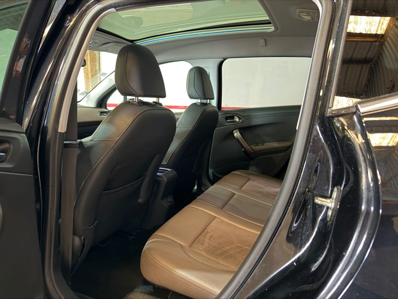 Peugeot 2008 1.6 e-HDI 115ch Féline Titane BVM6