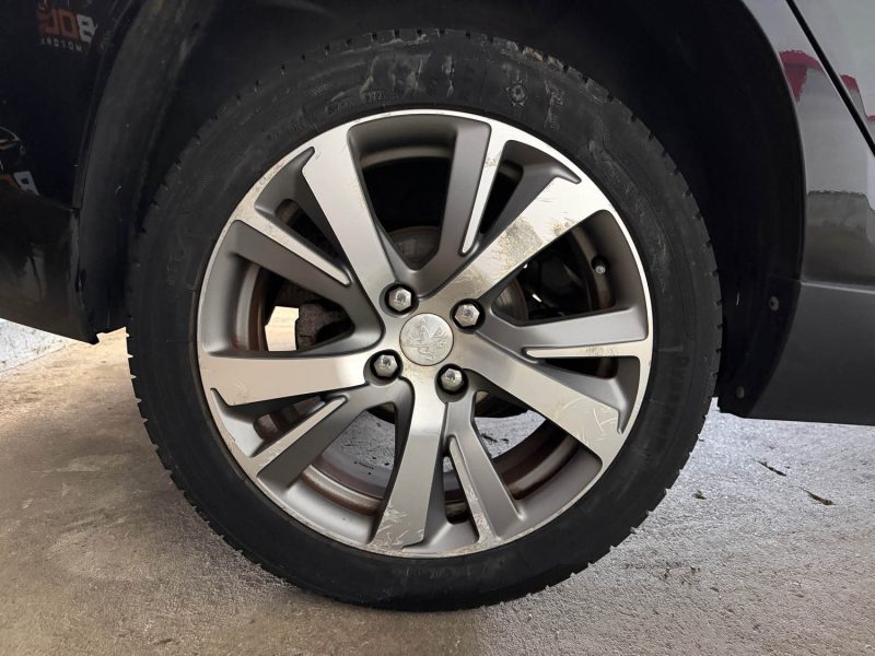 Peugeot 2008 1.6 e-HDI 115ch Féline Titane BVM6
