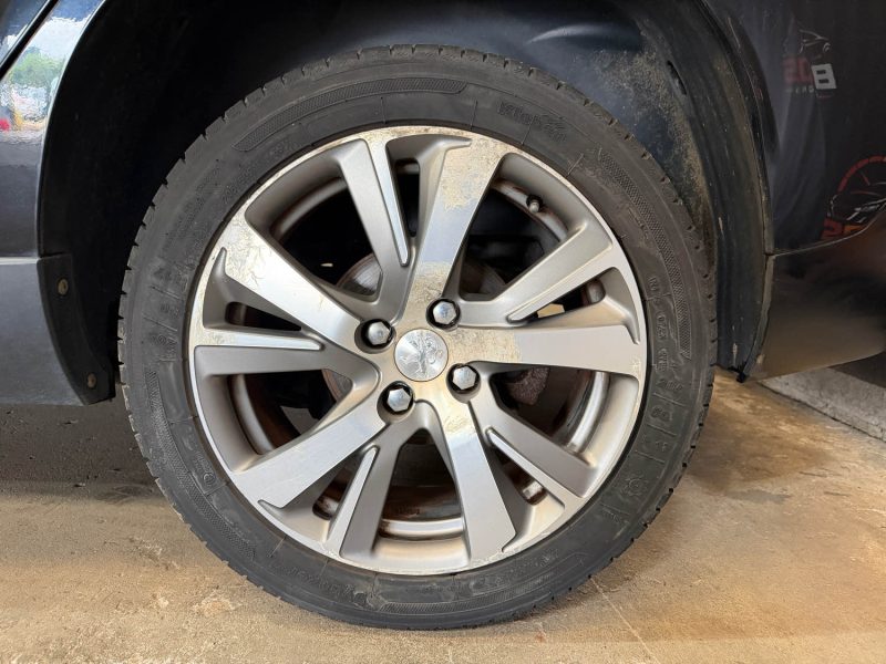 Peugeot 2008 1.6 e-HDI 115ch Féline Titane BVM6