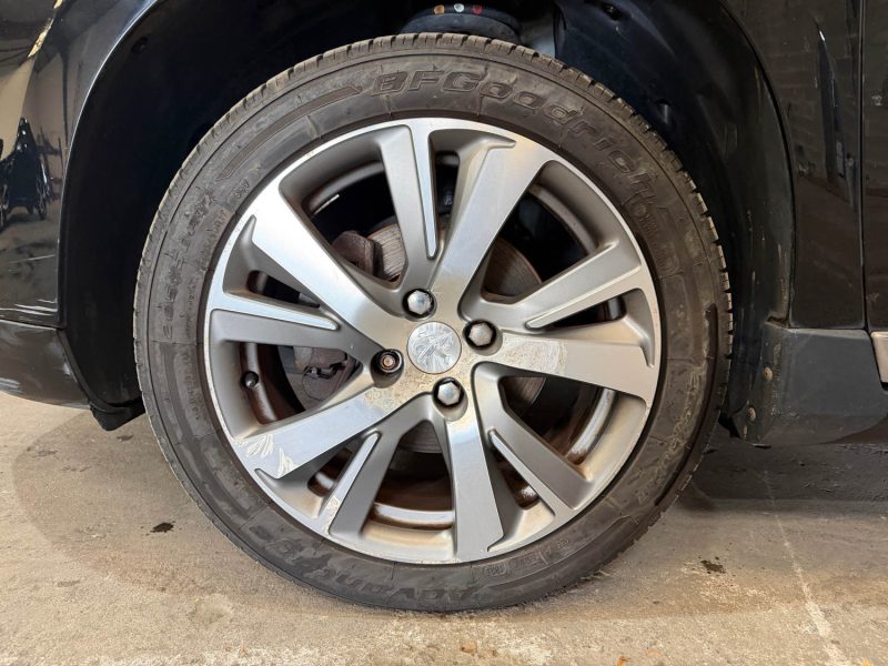 Peugeot 2008 1.6 e-HDI 115ch Féline Titane BVM6