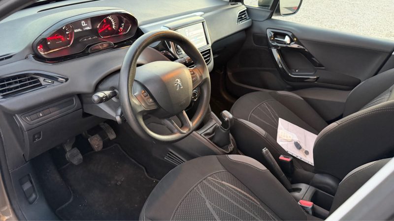 PEUGEOT 208 1.2 VTI 82 ACTIVE 2012