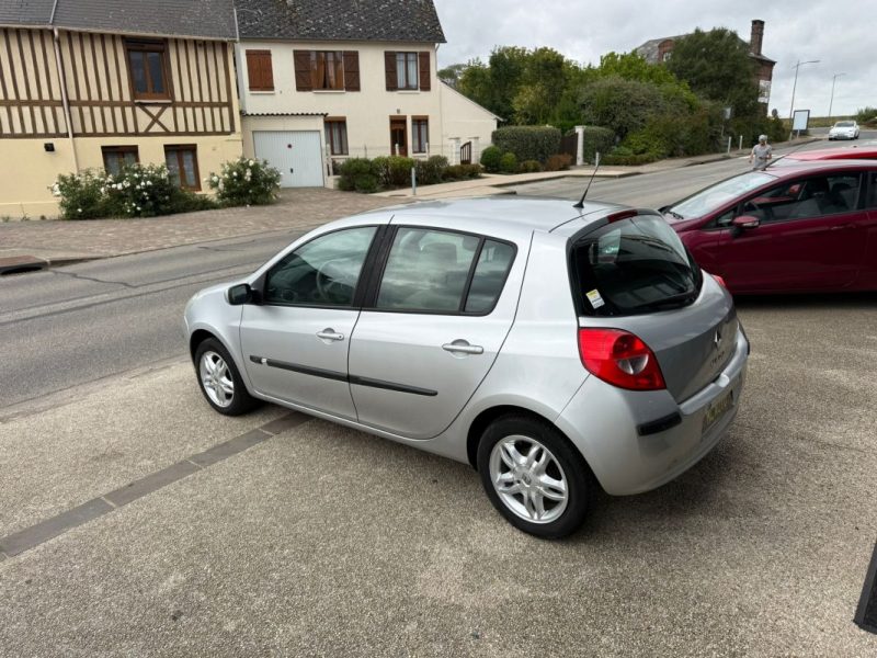 Renault Clio III 1.5 DCi 85Ch Privilège